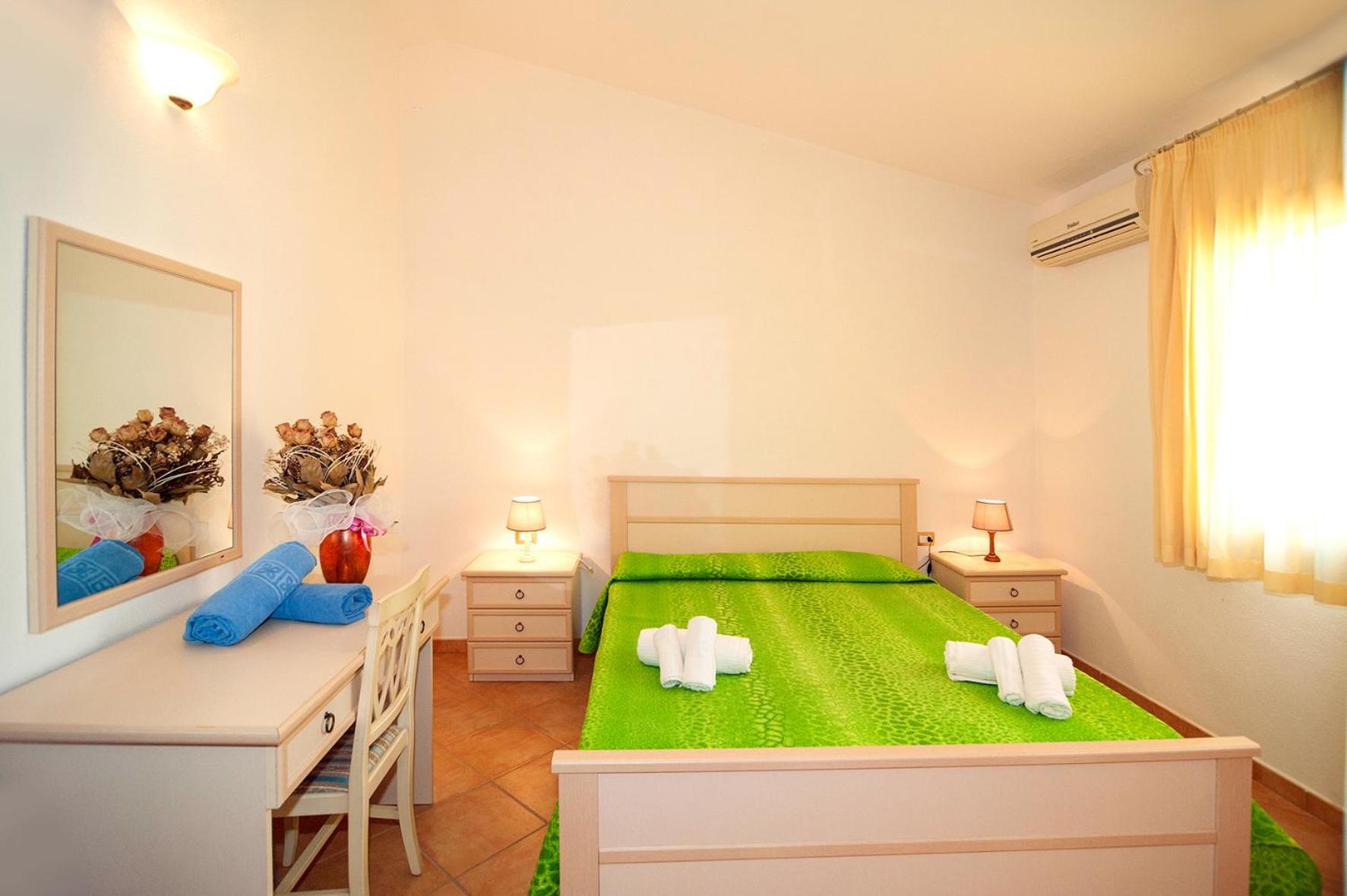 Li Troni Aparthotel Budoni Exterior photo