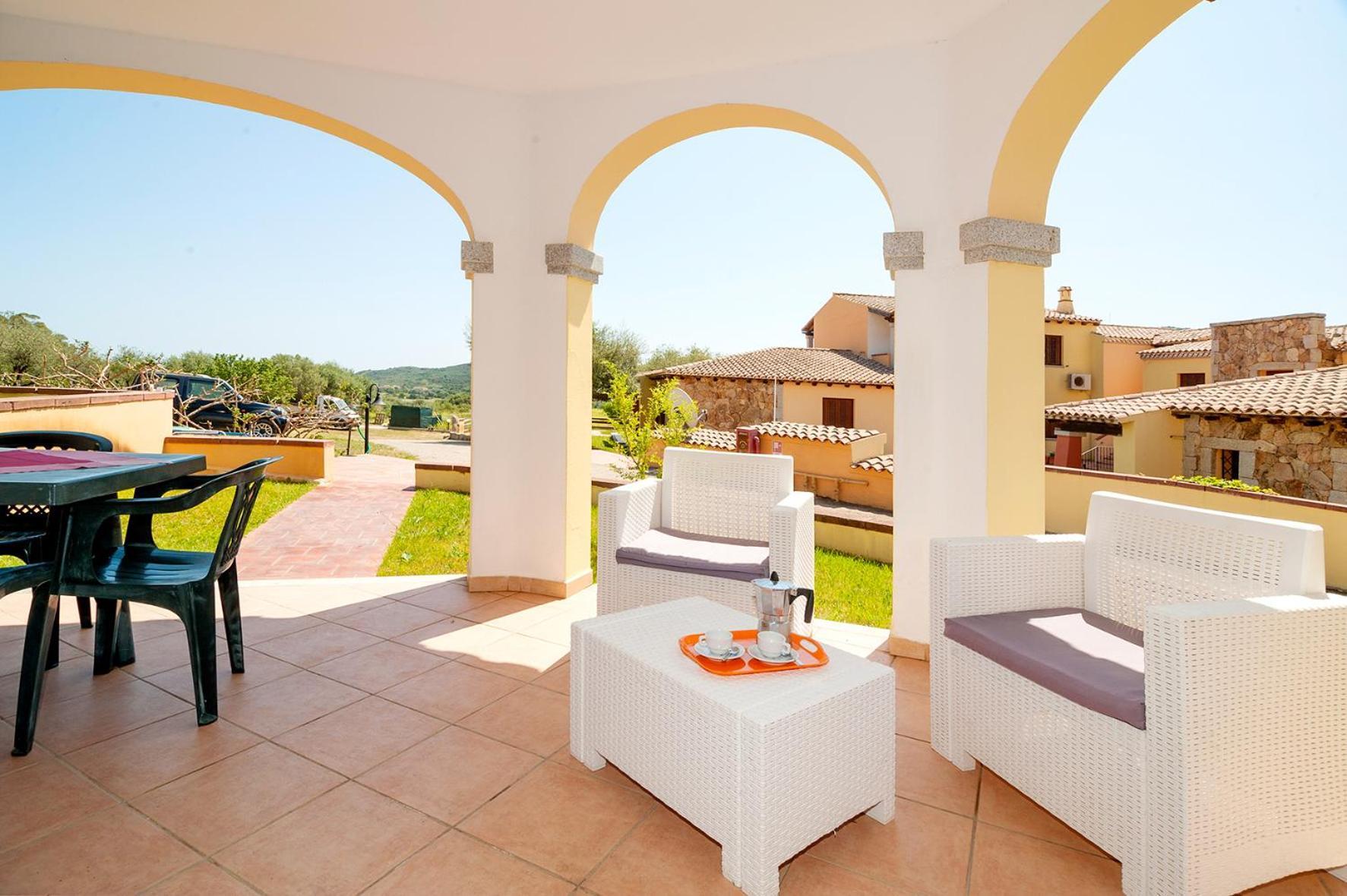 Li Troni Aparthotel Budoni Exterior photo