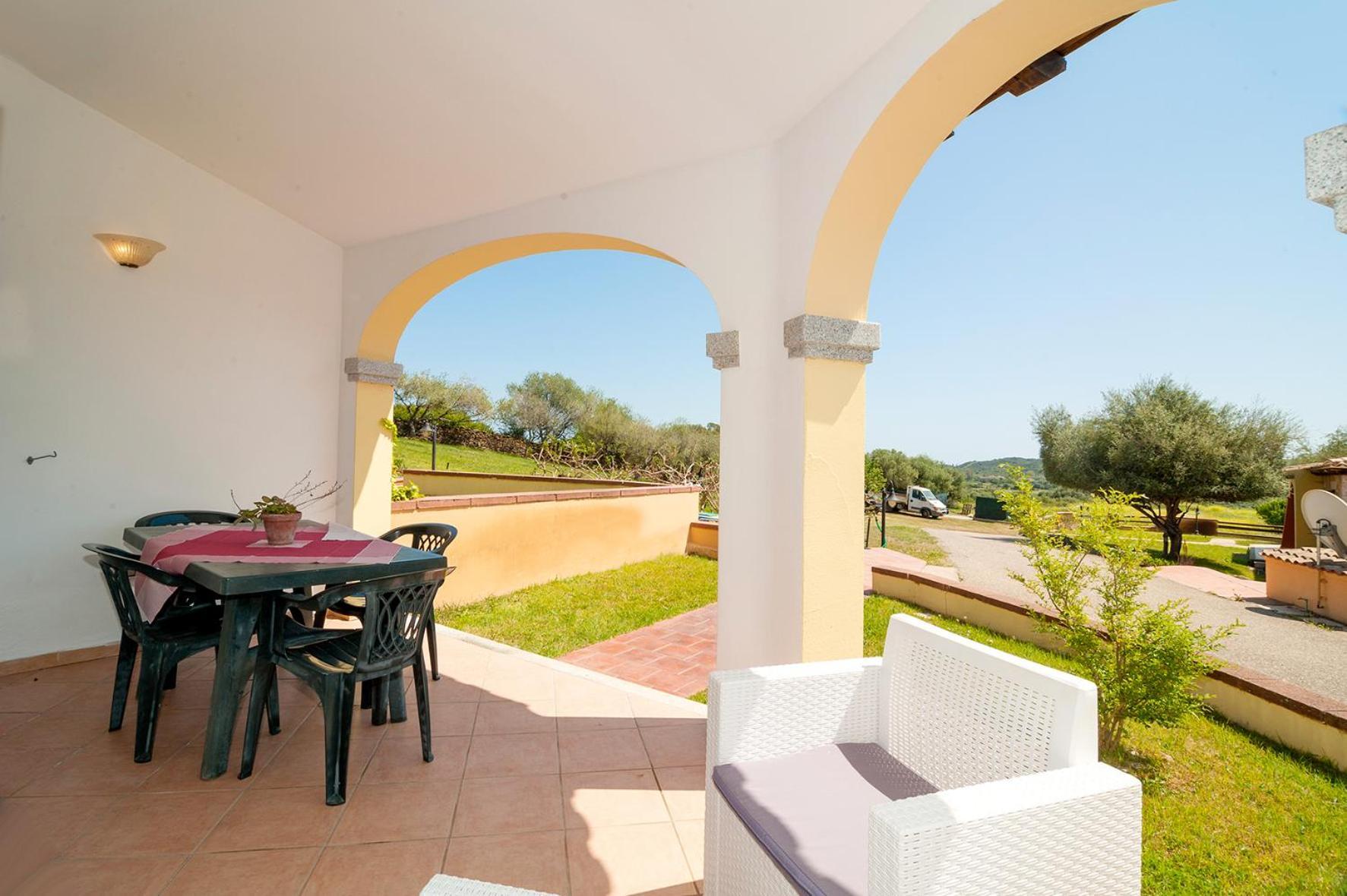 Li Troni Aparthotel Budoni Exterior photo