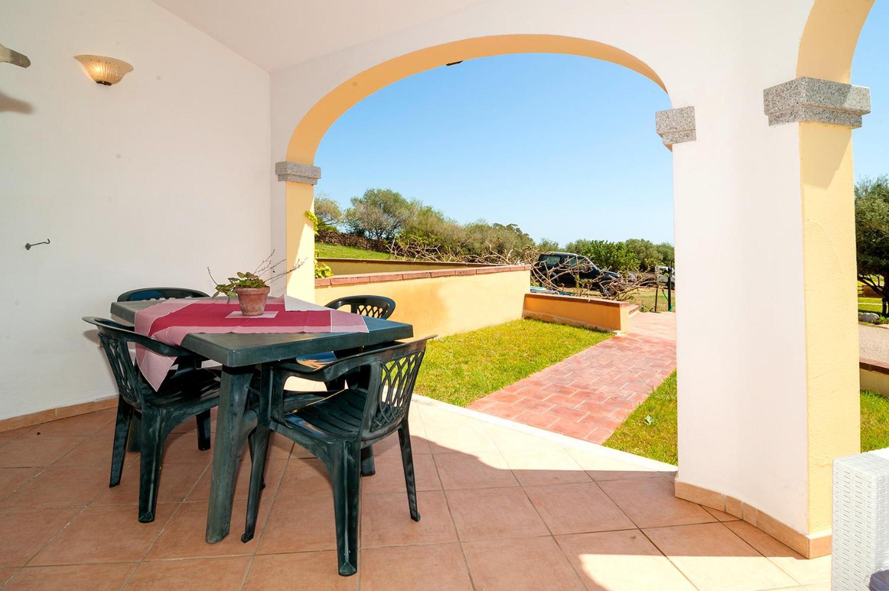 Li Troni Aparthotel Budoni Exterior photo