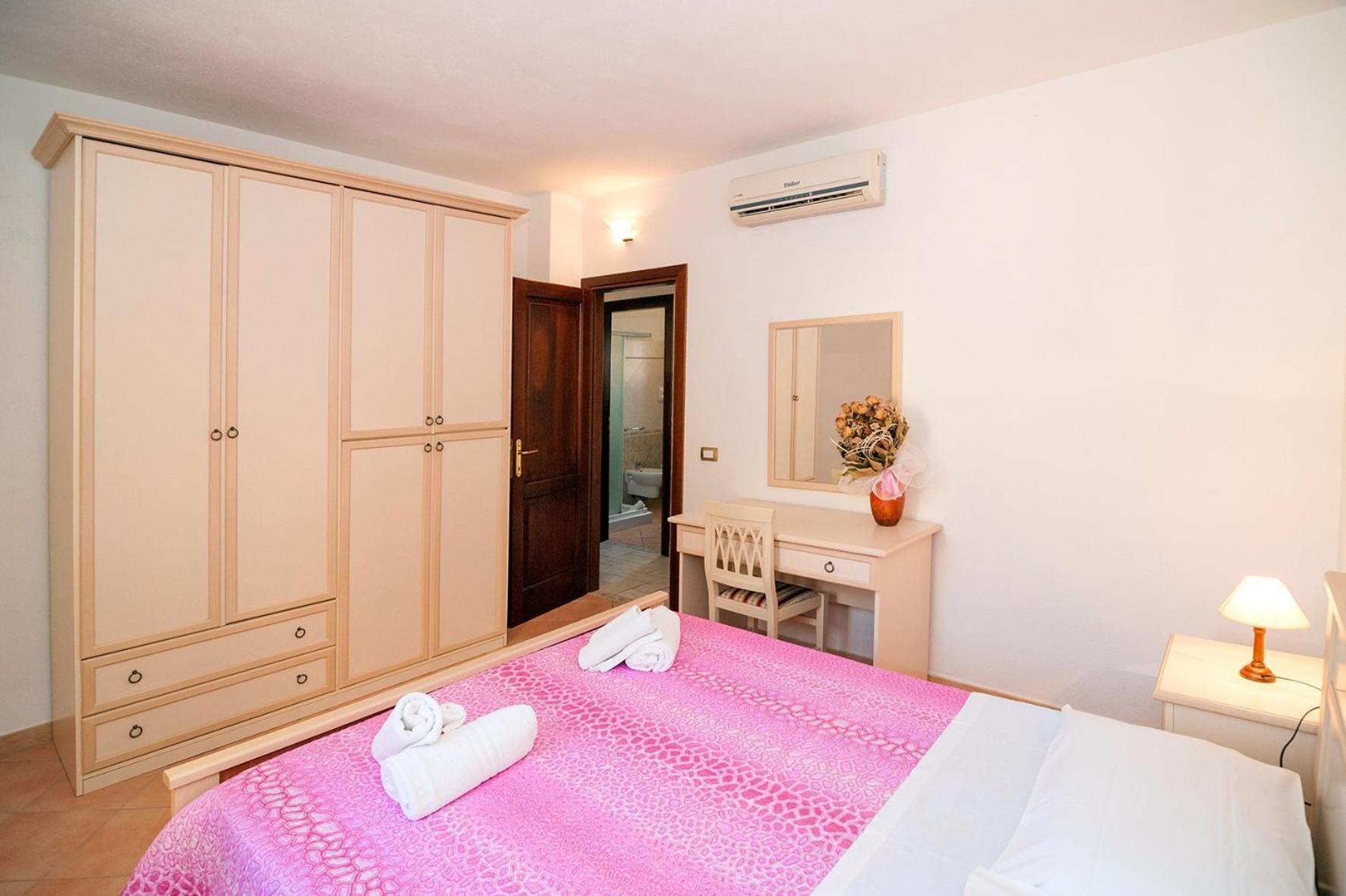 Li Troni Aparthotel Budoni Exterior photo