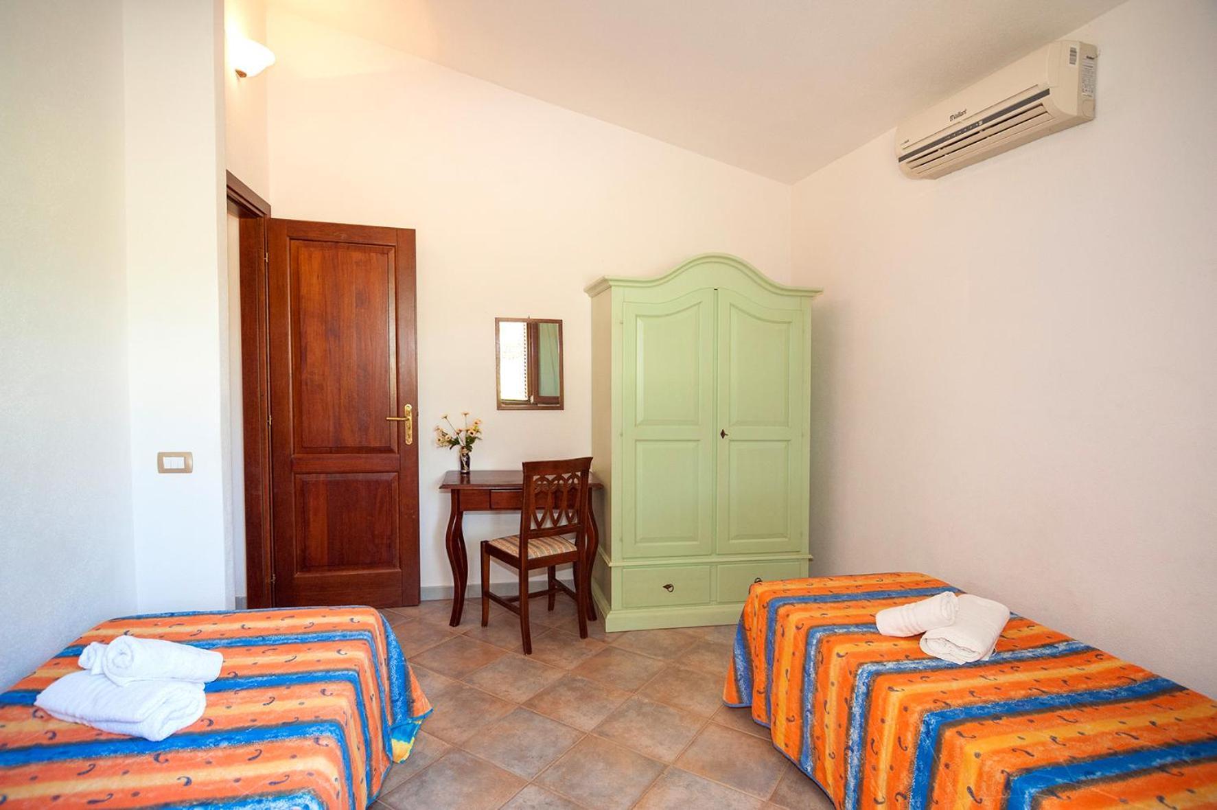 Li Troni Aparthotel Budoni Exterior photo