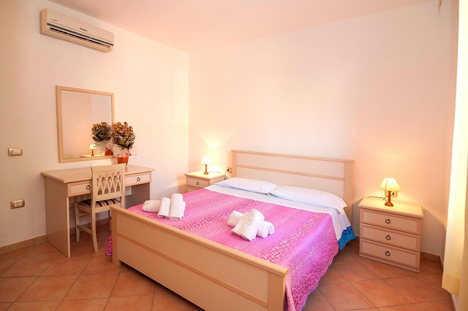Li Troni Aparthotel Budoni Exterior photo
