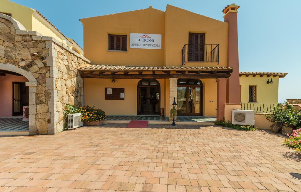 Li Troni Aparthotel Budoni Exterior photo