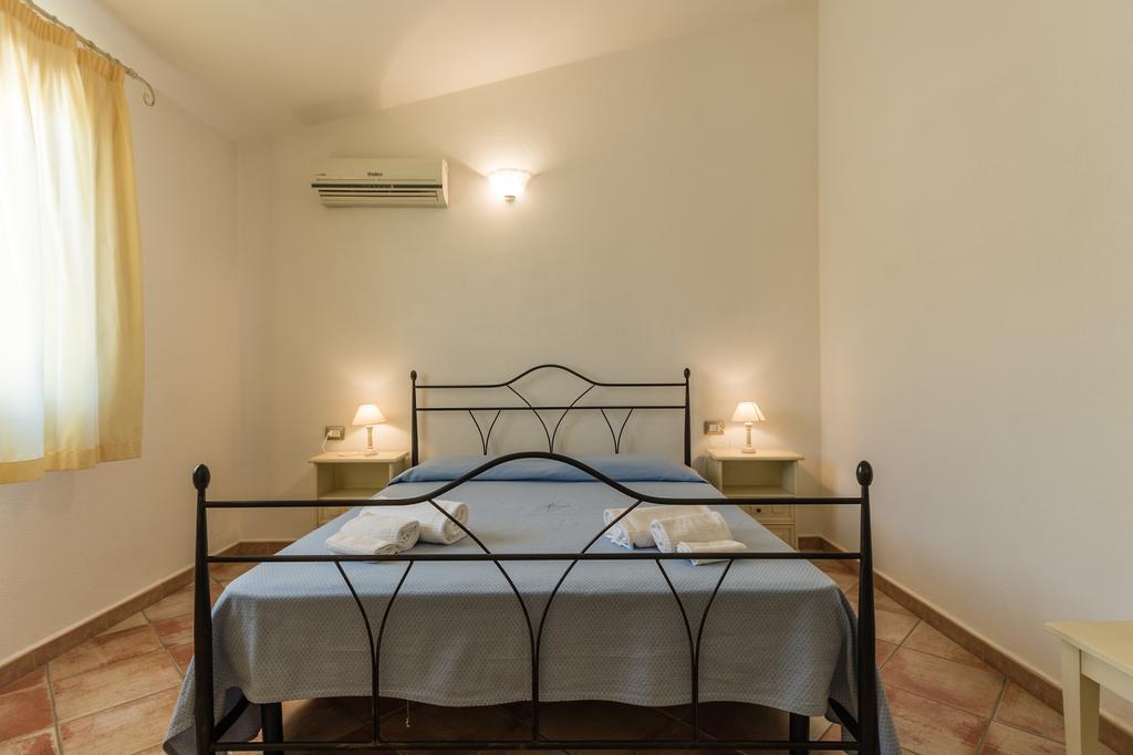 Li Troni Aparthotel Budoni Exterior photo