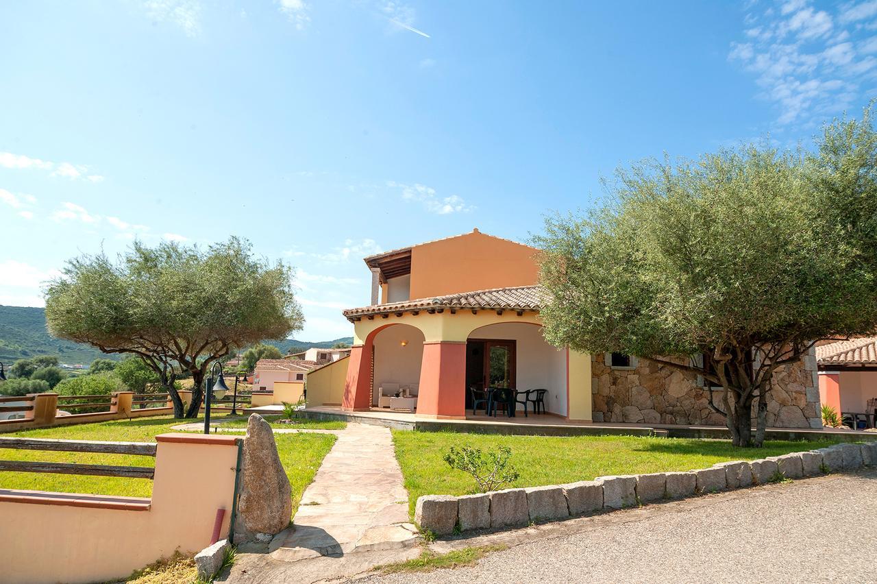 Li Troni Aparthotel Budoni Exterior photo